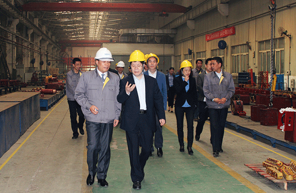 西安市委常委、常務副市長岳華峰蒞臨西瑪電機調研指導。