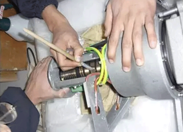 西安電機廠關于電機滑環的維護保養方法分享。